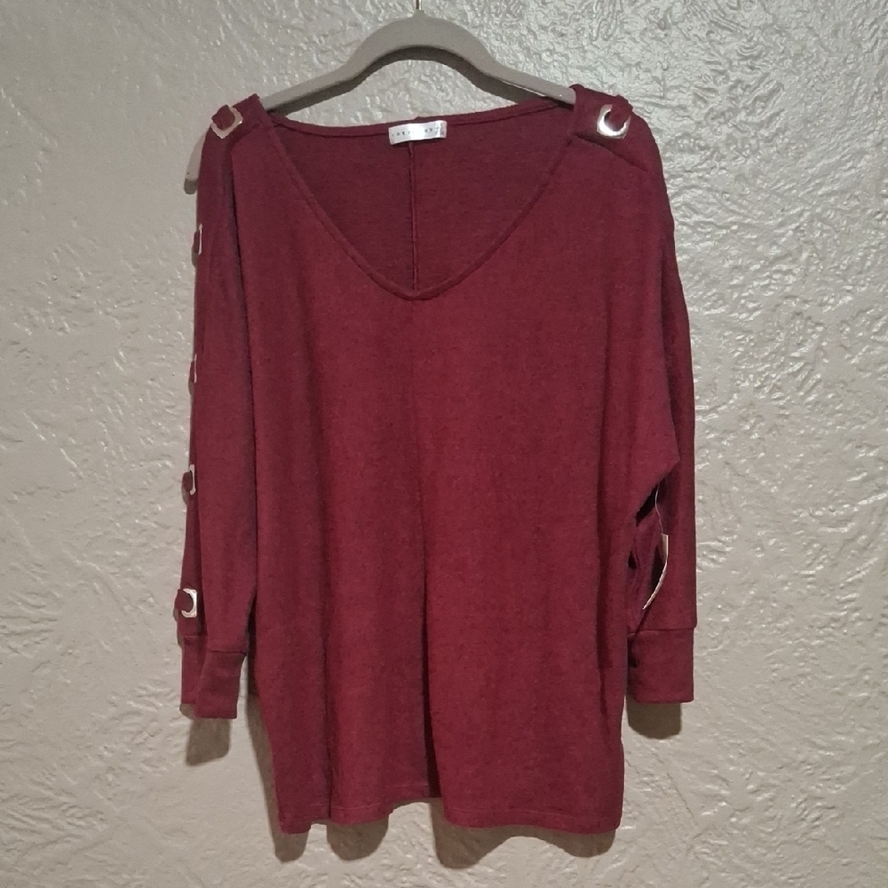 New Retrology Women's Red V-Neck Sweater Lightweight Knit Size L